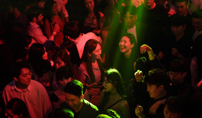 Gangnam Shirt Room System